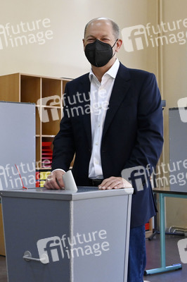 Stimmabgabe von Olaf Scholz zur Bundestagswahl 2021 in Potsdam