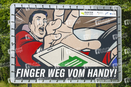 Symbolfoto Finger weg vom Handy