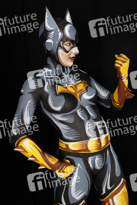GEEK ART: Batgirl Comic Bodypainting