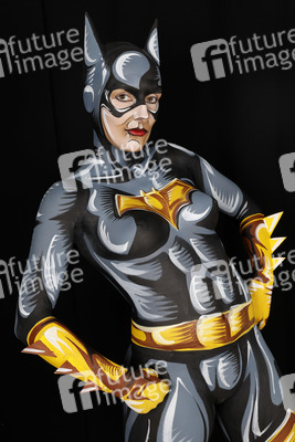 GEEK ART: Batgirl Comic Bodypainting