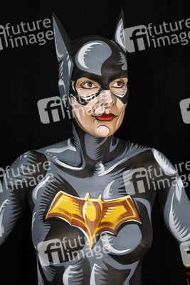 GEEK ART: Batgirl Comic Bodypainting