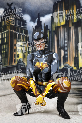 GEEK ART: Batgirl Comic Bodypainting