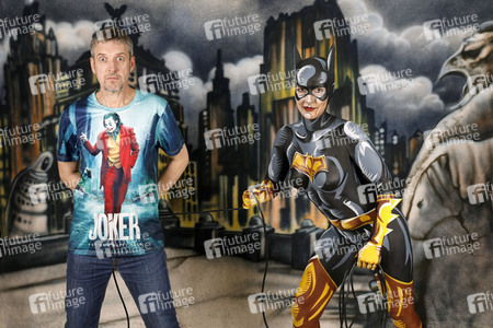 GEEK ART: Batgirl Comic Bodypainting