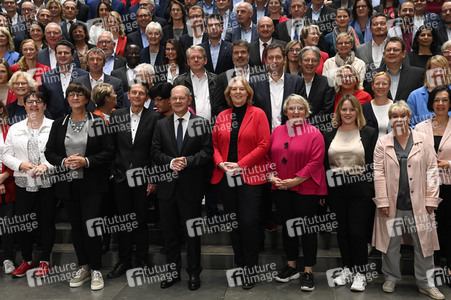 SPD-Fraktionssitzung und Statement der Fraktionsführung in Berlin