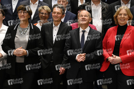 SPD-Fraktionssitzung und Statement der Fraktionsführung in Berlin