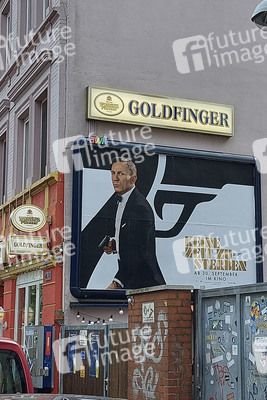 James Bond Plakat an Goldfinger-Kneipe in Braunschweig