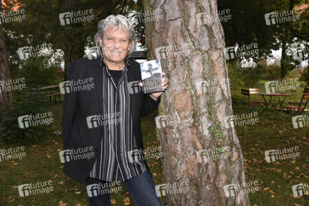 Lesung von Ernst Hannawald in Haar