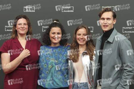 Filmpremiere 'Niemand ist bei den Kälbern', Filmfest Hamburg 2021