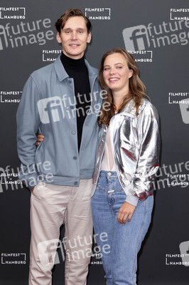 Filmpremiere 'Niemand ist bei den Kälbern', Filmfest Hamburg 2021