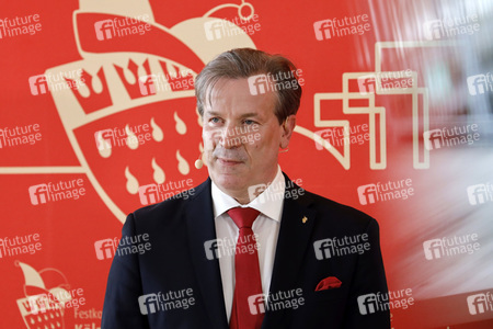 Pressekonferenz zur Vorstellung des designierten Dreigestirn 2022 in Köln