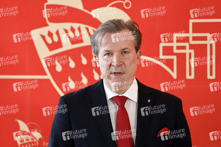 Pressekonferenz zur Vorstellung des designierten Dreigestirn 2022 in Köln