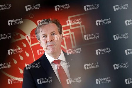 Pressekonferenz zur Vorstellung des designierten Dreigestirn 2022 in Köln