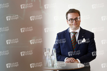Pressekonferenz zur Vorstellung des designierten Dreigestirn 2022 in Köln