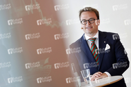 Pressekonferenz zur Vorstellung des designierten Dreigestirn 2022 in Köln