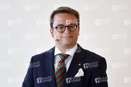 Pressekonferenz zur Vorstellung des designierten Dreigestirn 2022 in Köln