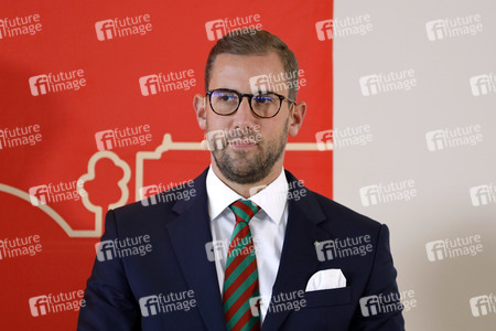 Pressekonferenz zur Vorstellung des designierten Dreigestirn 2022 in Köln