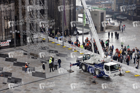 Abbau des Gerüsts am Kölner Dom