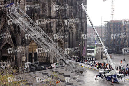 Abbau des Gerüsts am Kölner Dom