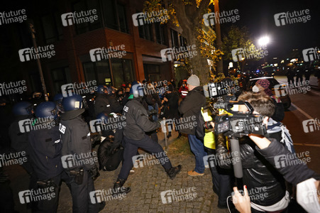 Demonstration gegen Räumung vom Wagencamp 'Köpi' in Berlin