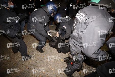 Demonstration gegen Räumung vom Wagencamp 'Köpi' in Berlin