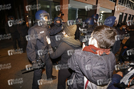 Demonstration gegen Räumung vom Wagencamp 'Köpi' in Berlin