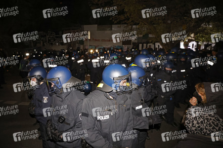 Demonstration gegen Räumung vom Wagencamp 'Köpi' in Berlin
