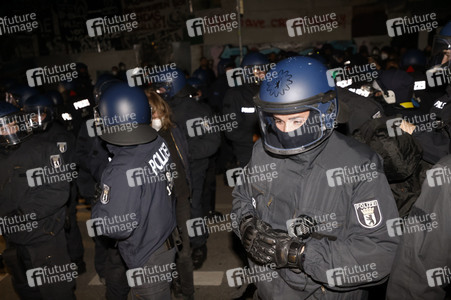 Demonstration gegen Räumung vom Wagencamp 'Köpi' in Berlin