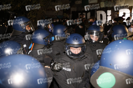 Demonstration gegen Räumung vom Wagencamp 'Köpi' in Berlin