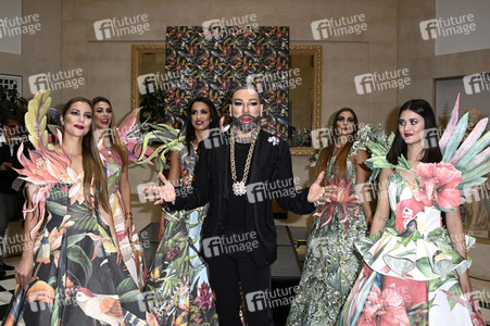 Präsentation der Glööckler-Tapetenkollektion in Berlin