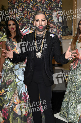 Präsentation der Glööckler-Tapetenkollektion in Berlin