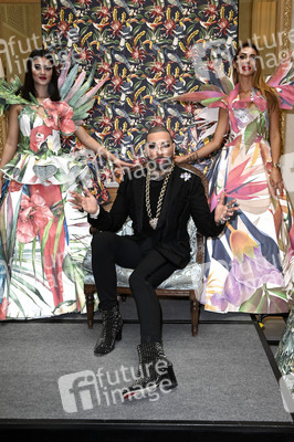 Präsentation der Glööckler-Tapetenkollektion in Berlin