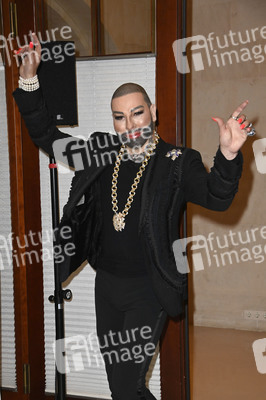 Präsentation der Glööckler-Tapetenkollektion in Berlin