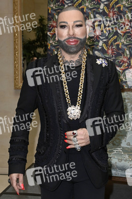 Präsentation der Glööckler-Tapetenkollektion in Berlin