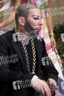 Präsentation der Glööckler-Tapetenkollektion in Berlin