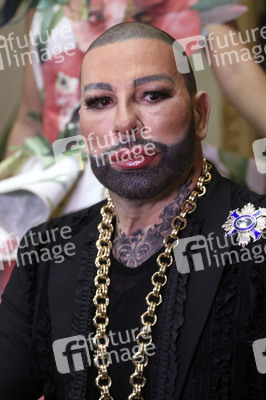 Präsentation der Glööckler-Tapetenkollektion in Berlin