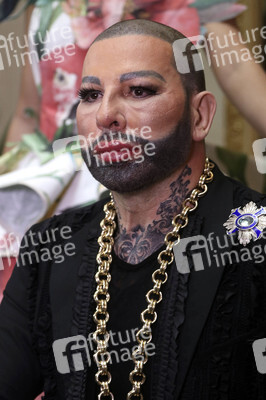 Präsentation der Glööckler-Tapetenkollektion in Berlin