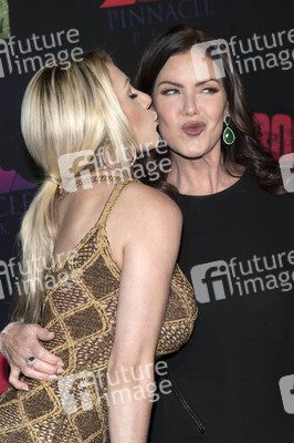 Filmpremiere 'Love on the Rock' in Universal City