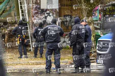 Räumung des Wagencamps 'Köpi' in Berlin