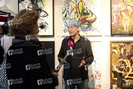 BodyArt-Performance von Jörg Düsterwald in der Hamburger-Kunstgalerie
