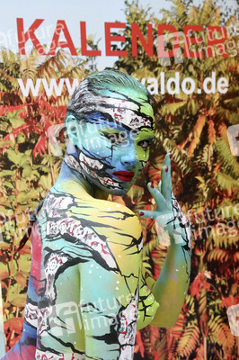 BodyArt-Performance von Jörg Düsterwald in der Hamburger-Kunstgalerie