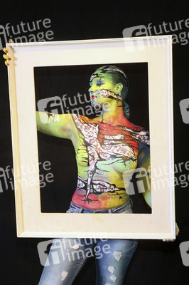 BodyArt-Performance von Jörg Düsterwald in der Hamburger-Kunstgalerie