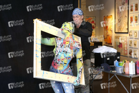 BodyArt-Performance von Jörg Düsterwald in der Hamburger-Kunstgalerie