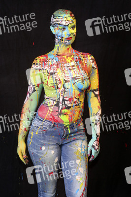 BodyArt-Performance von Jörg Düsterwald in der Hamburger-Kunstgalerie