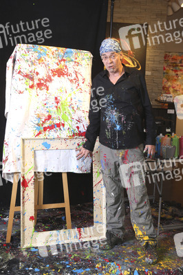 BodyArt-Performance von Jörg Düsterwald in der Hamburger-Kunstgalerie