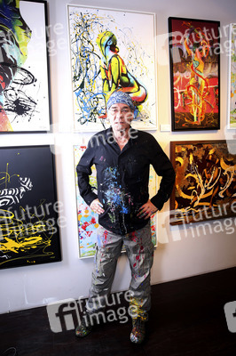 BodyArt-Performance von Jörg Düsterwald in der Hamburger-Kunstgalerie