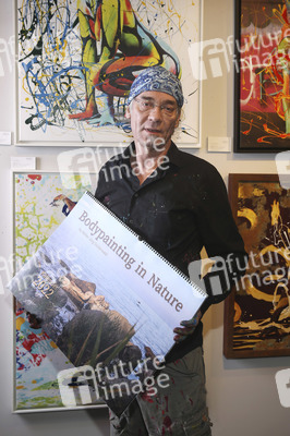 BodyArt-Performance von Jörg Düsterwald in der Hamburger-Kunstgalerie