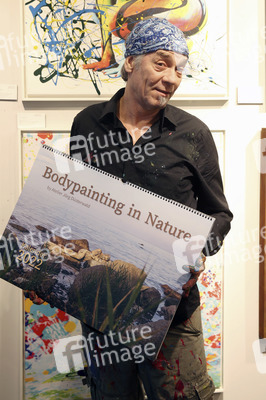 BodyArt-Performance von Jörg Düsterwald in der Hamburger-Kunstgalerie