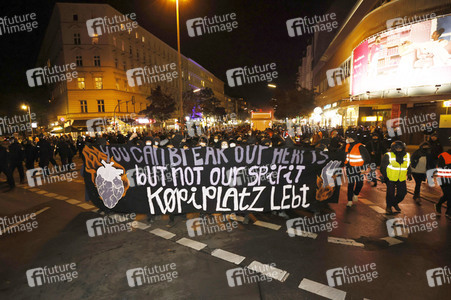 Demonstration gegen die Räumung des Wagencamps 'Köpi' in Berlin
