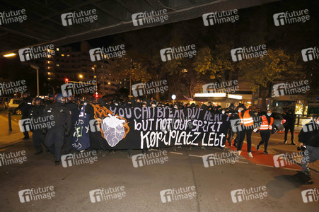 Demonstration gegen die Räumung des Wagencamps 'Köpi' in Berlin