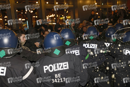 Demonstration gegen die Räumung des Wagencamps 'Köpi' in Berlin